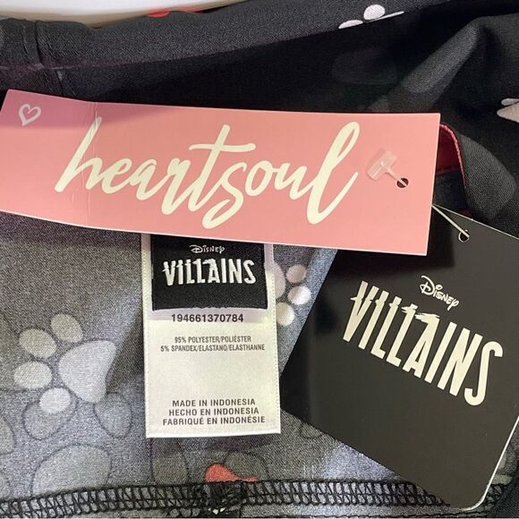 Heart Soul Disney Villains Who Needs You Print Scrub Top - Picture 3 of 15